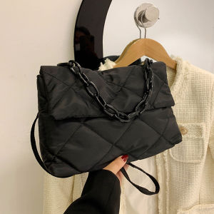 อินเทรนด์ กระเป๋าสะพายข้างซองจดหมายสําหรับผู้หญิงไนลอนโซ่กระเป๋าสะพายไหล่เดียว ทันสมัย หลากหลาย สไตล์ Ins ขนาดกลาง นุ่ม กระเป๋าขุด