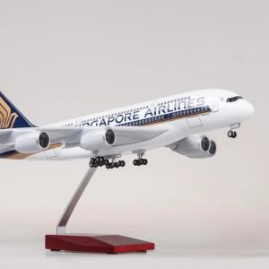 Model Plane 47CM 1/160 Airbus 380 A380 Singapore Airlines Airways Airlines Lights and Wheels Die Cast Plastic Resin for Collecti