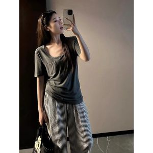 เสื้อยืดแขนสั้นทรงหลวมสำหรับผู้หญิงในช่วงฤดูร้อน สไตล์เกาหลี คอตั้ง ผ้าโมดอล ระบายอากาศได้ดี เสื้อผ้าทำงานสำหรับผู้หญิง