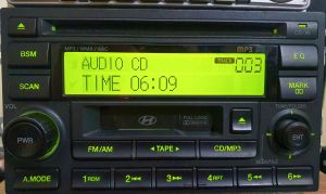 Máy phát nhạc liền Amply xe Santafe 2004 05 2006 07. Tính năng Cd.mp3/ Tape/Aux 3.5 / Radio Fm Am.