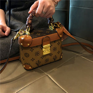 Fashionable Leather Womens Bag Hong Kong Brand 2024 New Style Compact High-End Boxed Makeup Pouch Single Shoulder Slung Bag