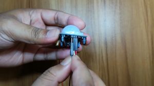 Alat Saklar Infrared Otomatis: PIR Motion Detector & Modul HC SR 501