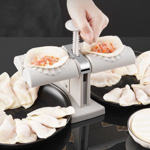 เครื่องทําเกี๊ยวมืออาชีพ แม่พิมพ์ เป็นอุปกรณ์ทำเกี๊ยวสเตนเลสหัวคู่สำหรับใช้ในการเสริมสร้างตัวเอง สร้างความสวยงามในรูปหน้าของครัวเรือน