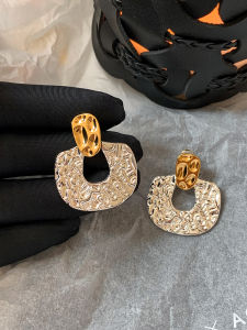 Retro Silver Metal Irregular Texture Relief Earrings Womens Luxury Minimalist High-End Feeling Ear Jewelry Dangle Earrings