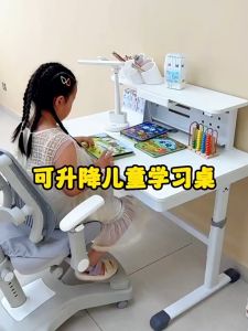 Manual Adjustable Kids Learning Table Office Table Meja Belajar Laras Kanak-kanak Formaldehyde-Free Bebas Formaldehid Eco-Friendly Large Space 儿童手动可调节高度升降桌