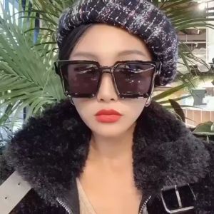 TRENDY Kacamata Fashion Bingkai Persegi Petak Gaya Korea Cute & Elegan
