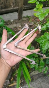 Hak Angin Jendela Tangan Wayang Kuningan Antik 29 cm 2 Pcs