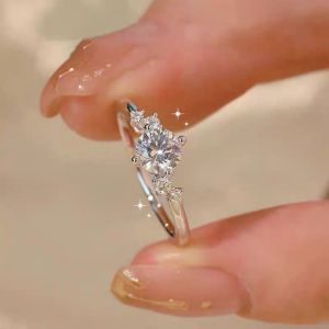 แหวนเพชร Moissanite 1 คarat แหวนเงินสีขาว แหวนแต่งงาน แหวนขอแต่งงาน ของขวัญสำหรับแฟนสาว แหวนแฟชั่น แหวนเพชรเทียม แหวน Moissanite
