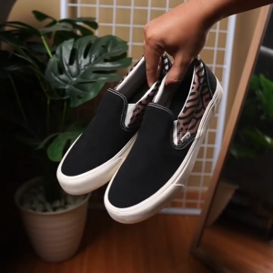Brick Mansions - Slip On Mission Illusion Brown Sepatu Sneakers Casual Pria Wanita