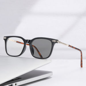 Photochromic Sunglasses With Black Frame European and American Tortoiseshell Color Anti-blue Light Myopia Glasses 6160