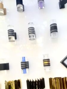 Đèn tường trụ ngoài trời 2 đầu 3 chế độ ánh sáng vàng xanh tím vỏ hợp kim sơn tĩnh điện siêu bền - Bảo hành 2 năm