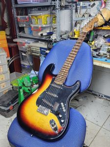 Đàn Guitar Điện Phím Lõm Guitar Cổ Đã Lắp Nâng Tiếng Mobin Bén Bao Mass Đồng
