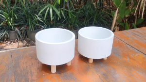 กระถางปูนซีเมนต์สีขาว ขาไม้ ขนาด 12 ซม. กระถางต้นไม้ปูนซีเมนต์ ตกแต่งบ้าน พร็อพถ่ายรูป แคคตัส สไตล์มินิมอล