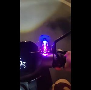 Mini Sáng Máy Bay đồ trang trí xe Mũ bảo hiểm xe máy chạy bằng sức gió Xoay Phát Sáng máy bay nhỏ Trang Trí Đèn LED sáng