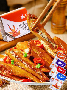 Spicy Deep Sea Small Fish Snack Boxed Instant Childrens Leisure Food Biscuit/Puffed Food Meixiangmeitai Brand 12g Net Content