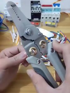 เครื่องมือตัดสายไฟหลายหน้าที่ / ปากกาหนีบ 6 ใน 1 ปากกาหนีบไฟฟ้าหลายหน้าที่ ปากกาหนีบจับสายไฟ ปากกาหนีบงอ เครื่องมือปอกสายไฟ