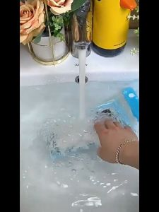 กระเป๋ากันน้ำใส่มือถือ ซองกันน้ำ ซองกันน้ำมือถือ จอสัมผัส พร้อมสายคล้องคอ สิ่งที่ต้องมีในเทศกาลสงกรานต์【12*23cm】