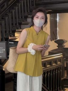 Khaki Pleated Sleeveless Shirt Women Summer 2025 New Design Cotton Linen Hanging Neck Strap Vest Loose Fit Fashionable Top