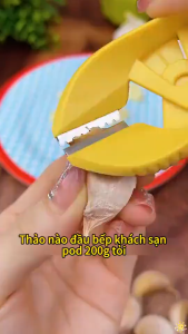 DỤNG CỤ BÓC VỎ TỎI COMBO 2 CÁI – KẸP BÓC TỎI LƯỠI THÉP KHÔNG GỈ ĐỒ DÙNG BẾP CÓ MÓC TREO