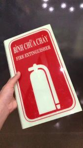 Hộp tam giác dạ quang chỉ dẫn nơi để bình chữa cháy (170 x 170 x 300mm)
