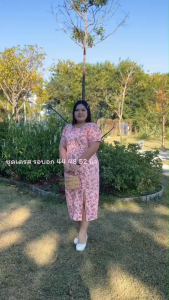 เดรสคอวีผ้าฝ้ายพิมพ์ลายดอกเดซี่ อก 44 48 นิ้ว สีชมพูโอรส