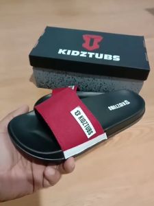 KIDZTUBS Sandal Anak Laki-Laki Karet Slipper Slide Selop Slipon Jepit Karakter Warna Hitam Usia 6-10 Tahun 1344100924