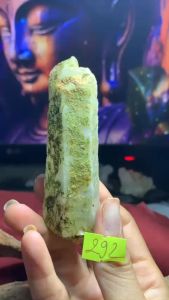 Trụ đá tinh thể lemurian Thạch Anh mọc rêu phong tự nhiên 100 % để sưu tầm lạ mắt mã 292