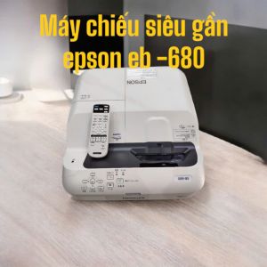 Máy chiếu gần  Epson EB-680. bóng chiếu đã dùng hơn 500h