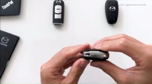 Pin khóa xe MAZDA CX8 chìa vuông hàng chính hãng sản xuất tại Japan 3V Maxcell