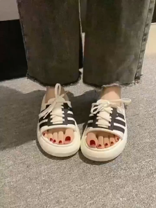 UoMeAi Sandal Selop Wanita Korea Flats Tebal Empuk Karet EVA Sandal Sepatur Bertali Anti Slip