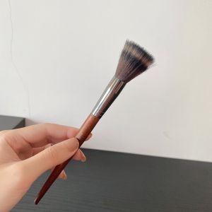 Medium Size Double Layer Brush for Blush Highlighting And Coloring Long Handle Makeup Brush Fiber Hair from China for All Skin Types