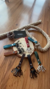 Metal keychain Cow Hide Leather Keychain with 5 Buckle Key Ring