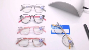 แว่นสายตายาว/สายตาปกติ เลนส์กรองแสงบลู+เลนส์เปลี่ยนสีกรอบพลาสติก ทรงหยดน้ำ รุ่น810+(เลนส์เปลี่ยนสี)