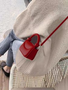 Red Mini Square Womens Bag 2024 New Summer High-End Sensation Versatile Single Shoulder Slant Carry Handheld Mobile Phone Bag
