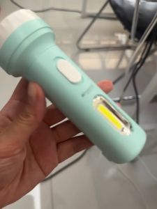 ไฟฉาย LED ชาร์จไฟบ้าน แรงสูง ส่องไกล มัลติฟังก์ชั่น แบบพกพาสะดวก ใช้กลางแจ้ง พร้อมไฟข้าง ไฟฉุกเฉิน โคมไฟตั้งโต๊ะ คละสี พร้อมไฟข้าง ไฟฉุกเฉิน โคมไฟตั้งโต๊ะ คละสี