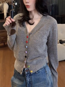 QINGNAER | Gray Heart Buckle V-Neck Fitted Knit Cardigan