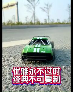 Xe đua điều khiển từ xa tỷ lệ 1:20 làm từ hợp kim hỗ trợ tần số 2.4GHz có thể drift tốc độ cao phù hợp cho trẻ em