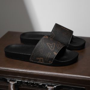 Mens Summer Outdoor Slippers Anti-Slip Deodorant Soft Bottom Slip-On Sports Casual Outdoor One-Strap Comfortable Large Size