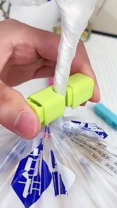(1 PCS) Plastic Food Sealer Spring Sealing Clip Storage Grip Squeeze Clip Holder Keep Fresh Bread Bag Snack Seal Tool