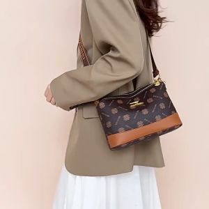 FXSAXUNN กระเป๋าสะพายหลังแฟชั่นสตรี กระเป๋าสะพายไหล่กว้าง กระเป๋าหิ้วโลโก้จิงโจ้ ฮาร์ดแวร์สีทองคุณภาพสูง PU 3 ชั้น