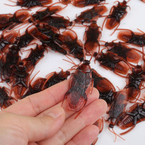 Animal Toys Fake Cockroach Trick Weird Funny Realistic Xiaoqiang Childrens Day Prank Whole Person Handy Gadget Gift