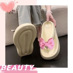 QJshop ราคาถูกมาก รองเท้าแตะหูหนีบ พื้นหนา ดีไซน์ใหม่ แต่งโบว์น่ารักๆ รองเท้าวัสดุยาง พื้นนิ่ม สวมใส่สบาย ออกแบบมาได้ลงตัวสุดๆ ดีเทลเรียบหรู ดูดี เห็นราคาแล้วคือ จึ้ง