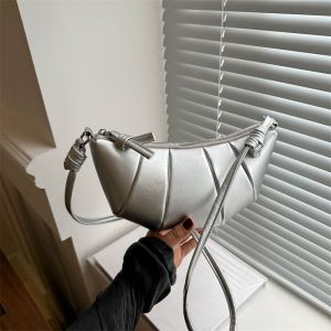 กระเป๋าสะพายข้างผู้หญิงสไตล์ใหม่ปี 2024 กระเป๋าหนัง PU สีสันสดใสแบบลำลอง กระเป๋าสะพายข้างแบบมีสายคาดไหล่ กระเป๋าทรงหัวรังแกะ