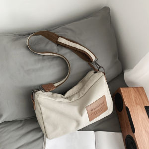 กระเป๋าผ้าใบสีตัดกันเรียบง่ายสไตล์ญี่ปุ่นกระเป๋าสะพายไหล่เดียวสายสะพายกว้างลำลองกีฬารุ่นเดียวกับผู้ชายและผู้หญิงกระเป๋าสะพายข้างแบบแนวนอนยอดนิยม