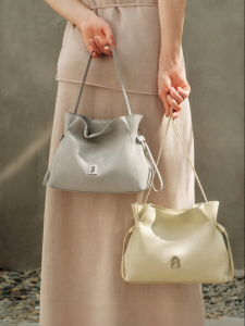 La Festin | Cloud Pouch Commuter Tote Handbag