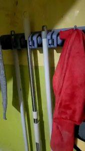 Gantungan Sapu dan Pel Hook Tempel Dinding Cantolan Dinding Tempel Gantungan Sapu di Dinding Tiang