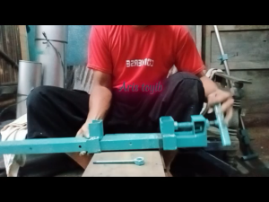 Alat penjepit kayualat pres kayu meubel dengan sindik pengunciT bar