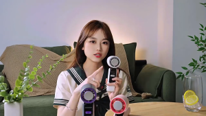 Quạt cầm tay sò lạnh NEVAKI tốc độ cao với 199 cấp độ gió làm mát và tích hợp đèn flash