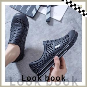 LHShoess จัดส่งในประเทศไทยค่ะ รองเท้าลำลองยางผู้ชาย  ทำจากยางทั้งหมด ทำลวดลายมาให้สุดเกร๋ มาพร้อม3 โทนสีให้เลือก รีบมาซื้อกันนะ เดี๋ยวหมด