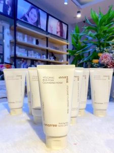 [INNISFREE]Sữa Rửa Mặt Tro Núi Lửa Sạch Mụn Đầu Đen Bã Nhờn Innisfree Jeju Volcanic Pore Cleansing Foam 150g